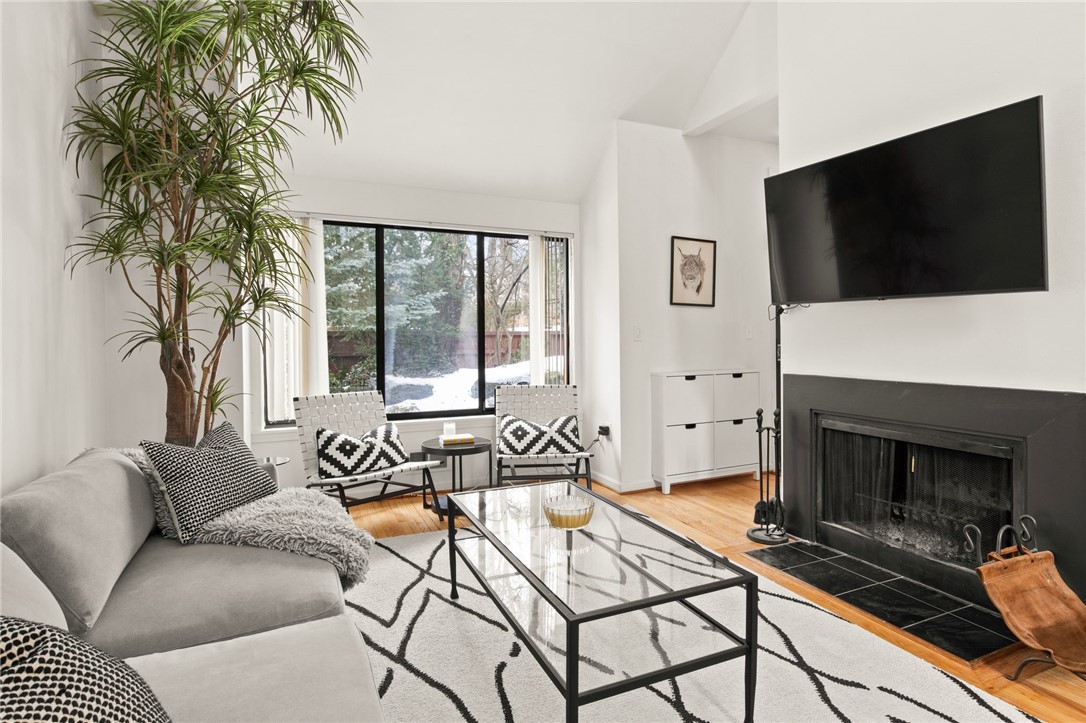 953 East Avenue Rochester, NY 14607 - Photo 6 of 29