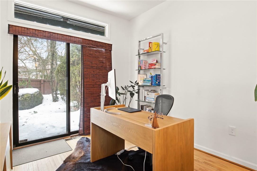 953 East Avenue Rochester, NY 14607 - Photo 8 of 29