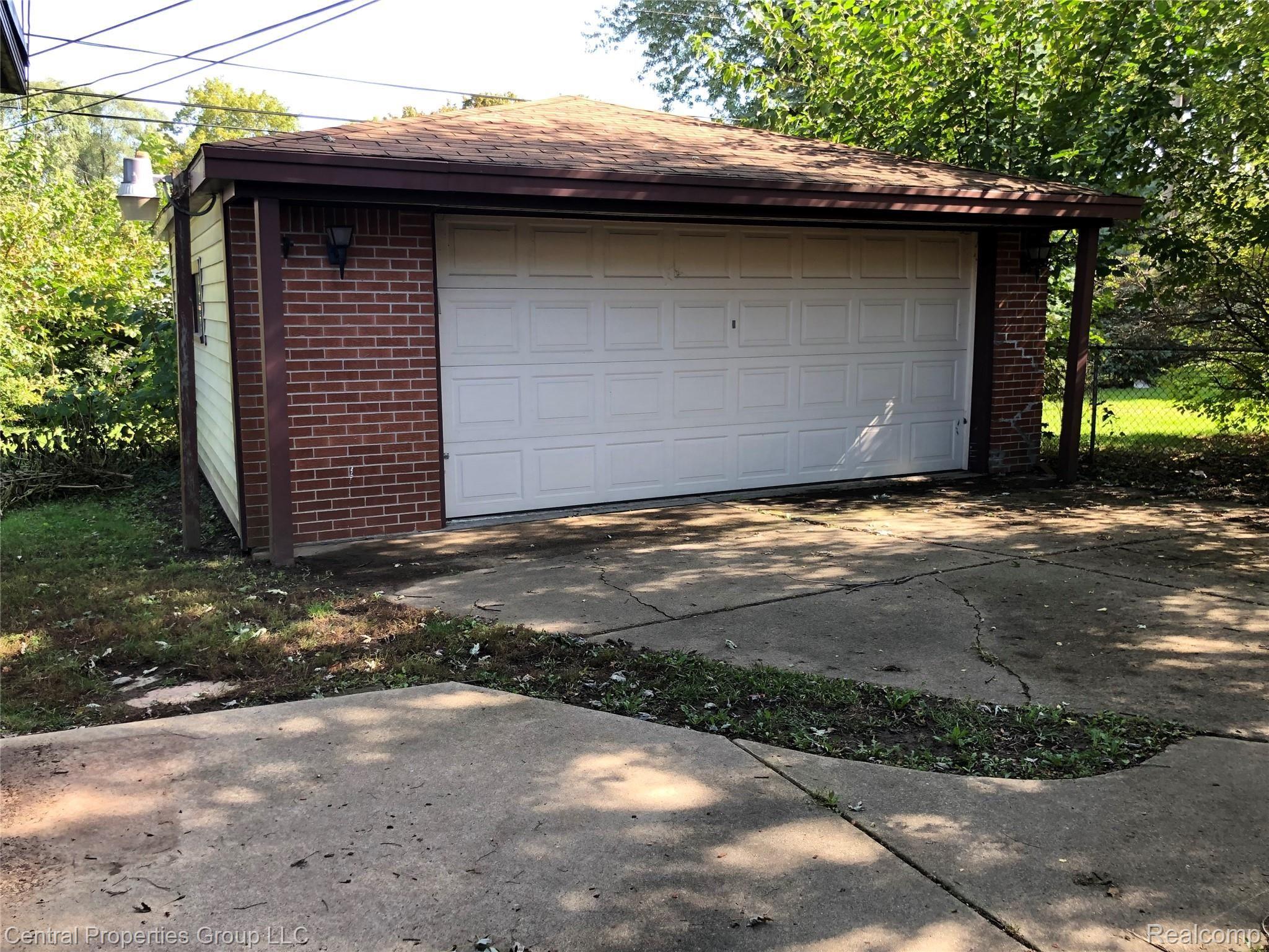 5201 Harding Street Wayne, MI 48184 - Photo 25 of 26 Patio & Garage.