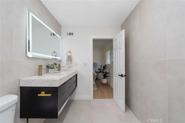 a en suite bathroom with a sink a toilet and a mirror