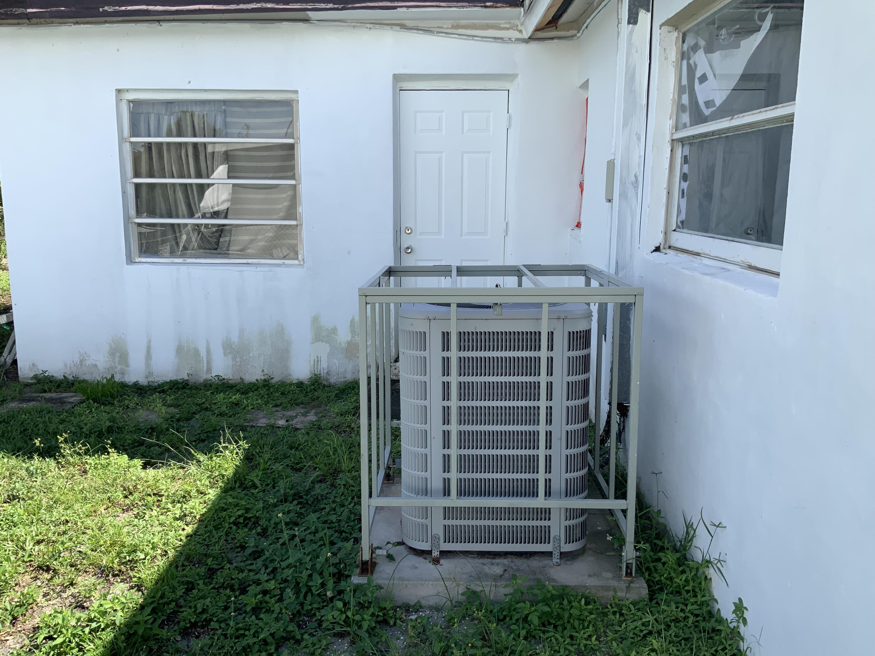 424 Northwest 2nd Terrace Deerfield Beach, FL 33441 - Photo 6 of 17 IMG_4843