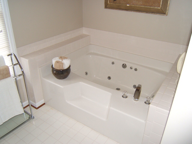 274 Winesap Road Roanoke, VA 24019 - Photo 26 of 40 Whirlpool Tub