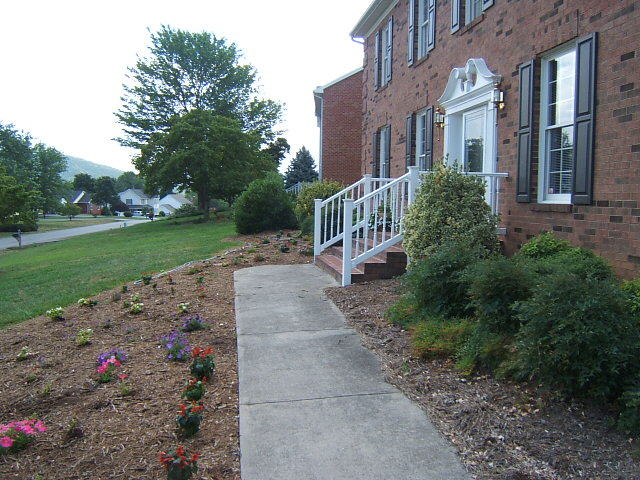 274 Winesap Road Roanoke, VA 24019 - Photo 36 of 40 Sidewalk