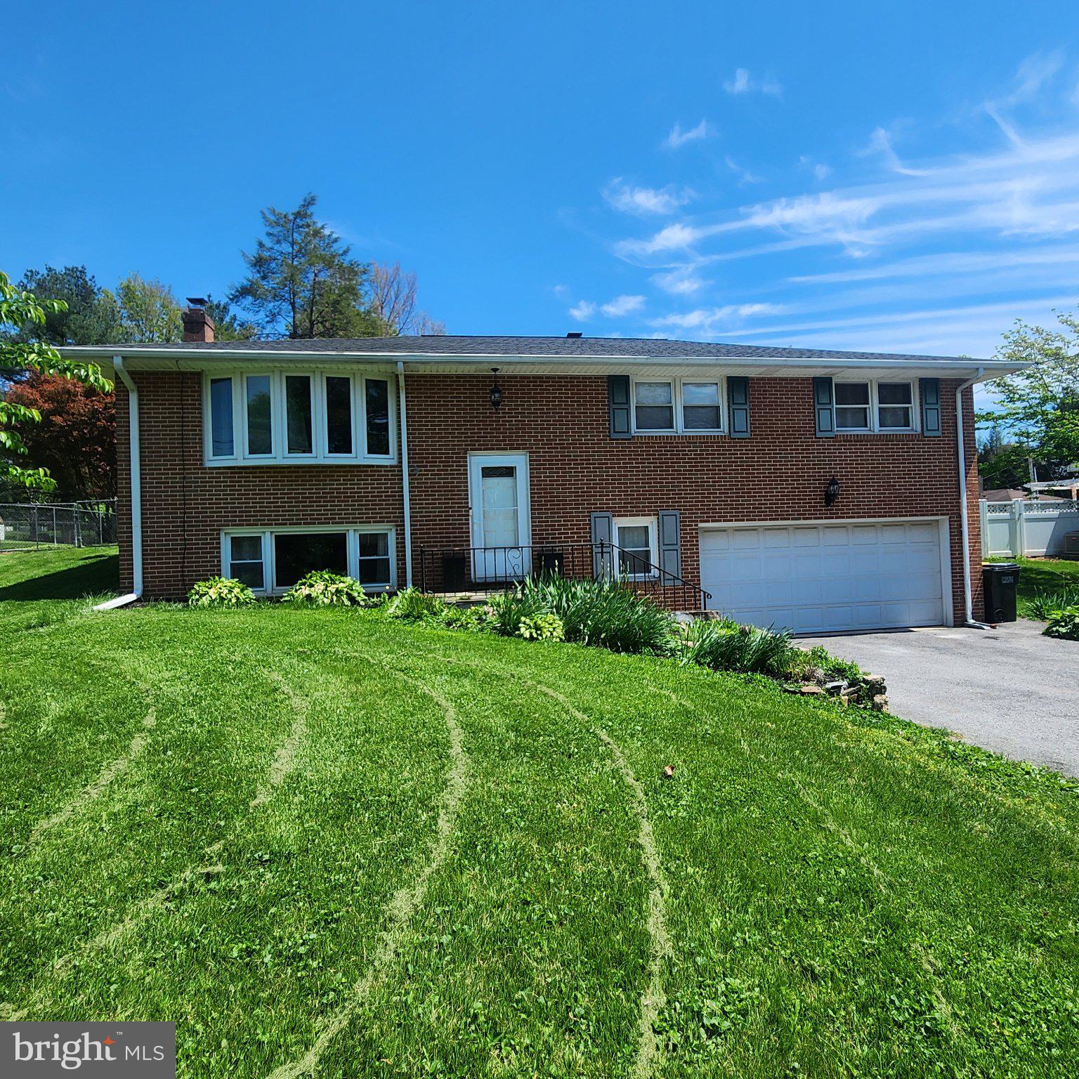 2029 Derry Road York, PA 17408 - Photo 2 of 28 Gallery Image 2