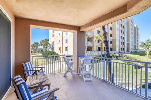 a view of a yard with palm trees