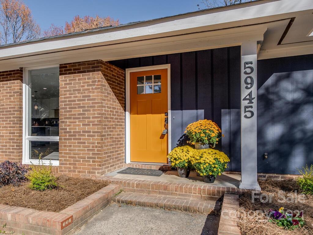 5945 Bluebonnet Road Charlotte, NC 28212 - Photo 3 of 29 Gallery Image 3