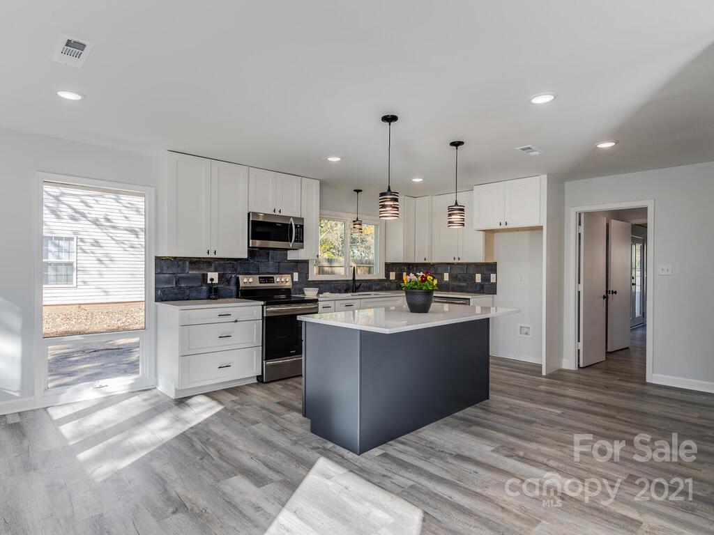 5945 Bluebonnet Road Charlotte, NC 28212 - Photo 6 of 29 Gallery Image 6
