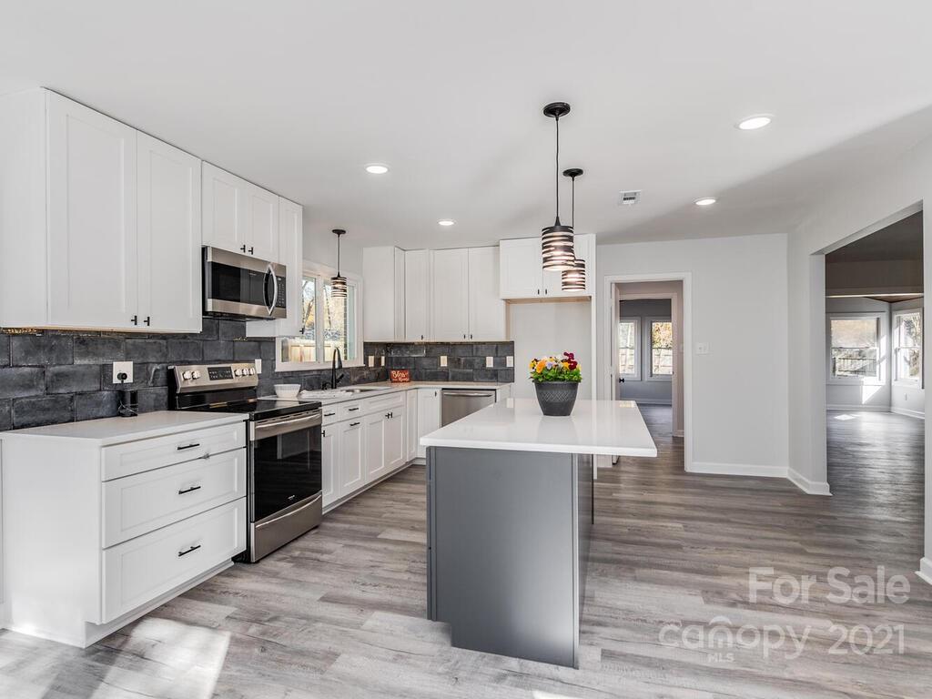 5945 Bluebonnet Road Charlotte, NC 28212 - Photo 7 of 29 Gallery Image 7