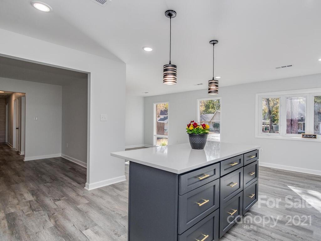 5945 Bluebonnet Road Charlotte, NC 28212 - Photo 10 of 29 Gallery Image 10