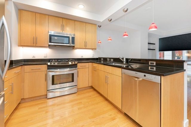 $708,000 | 80 Broad Street, Unit 606, Boston, MA 02110