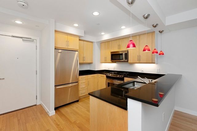 $708,000 | 80 Broad Street, Unit 606, Boston, MA 02110