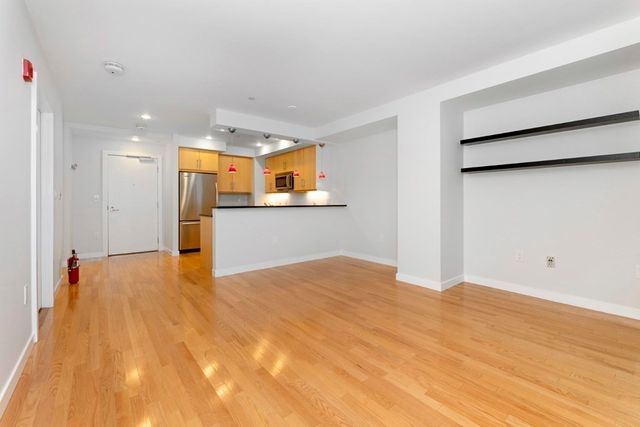 $708,000 | 80 Broad Street, Unit 606, Boston, MA 02110