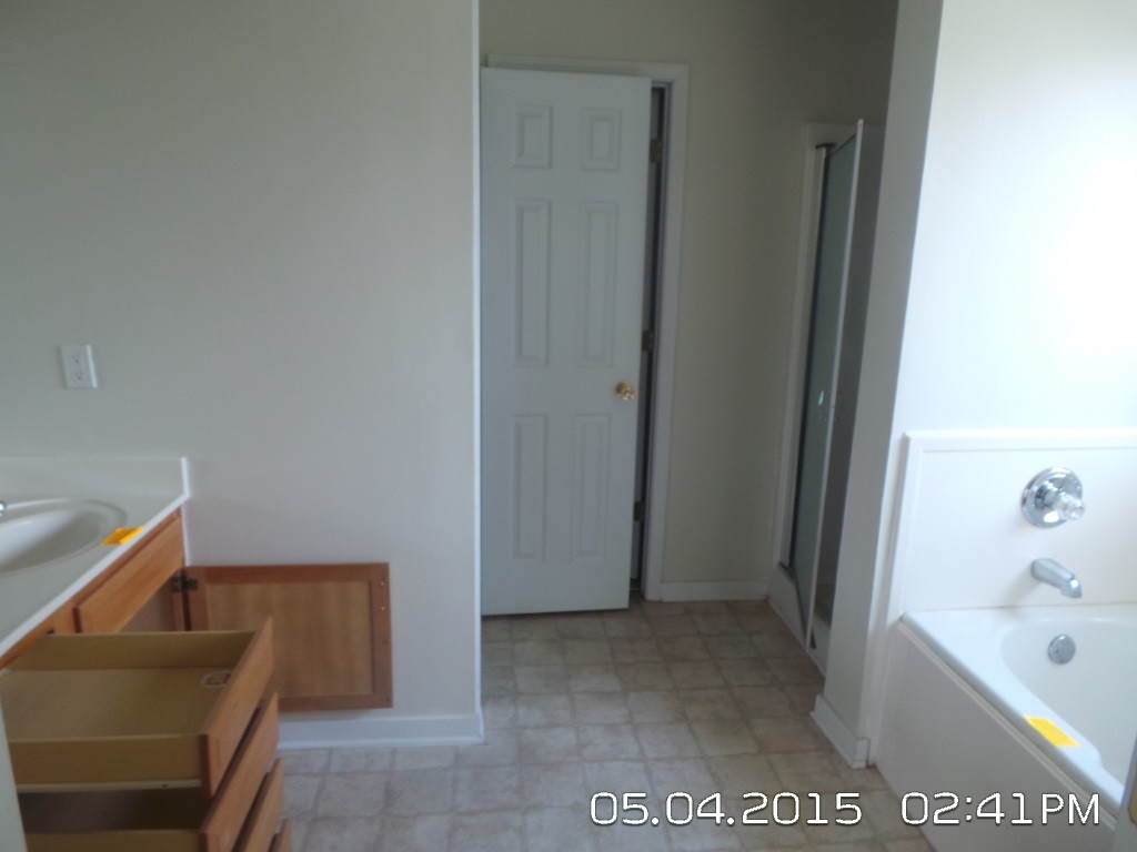 585 Oak Ridge Way Pearl, MS 39208 - Photo 9 of 12 MASTER BATH