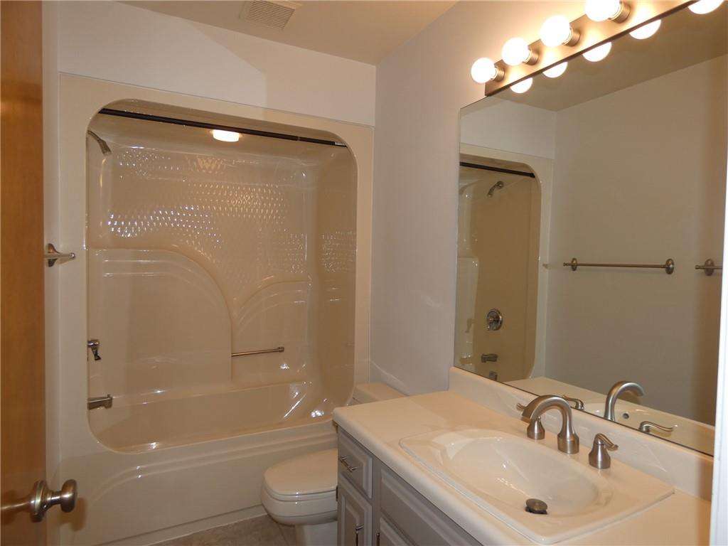 606 Victory Road Pittsburgh, PA 15237 - Photo 17 of 27 Gallery Image 17
