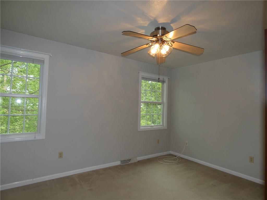 606 Victory Road Pittsburgh, PA 15237 - Photo 19 of 27 Gallery Image 19