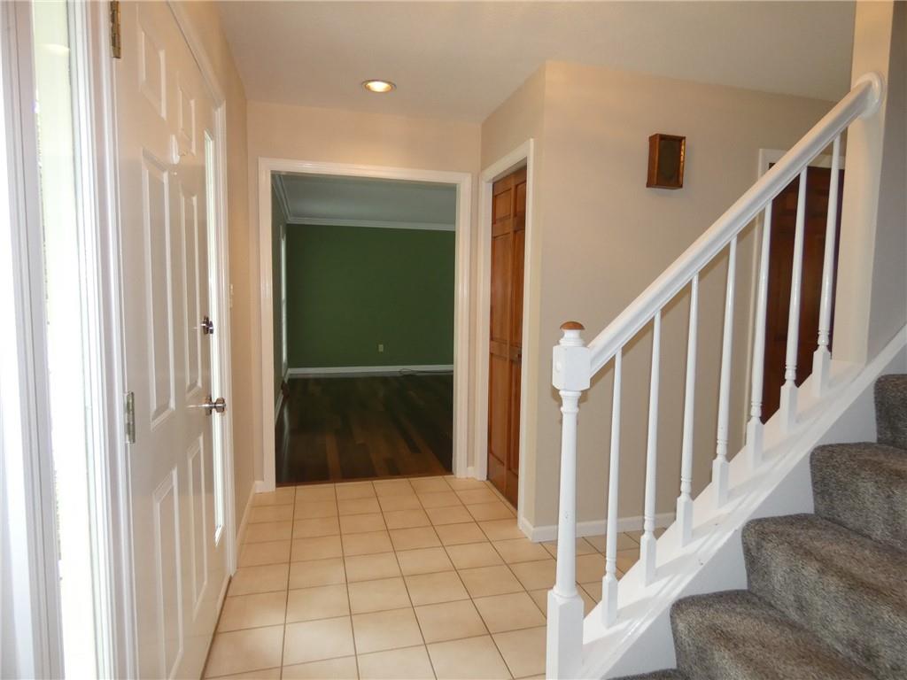 606 Victory Road Pittsburgh, PA 15237 - Photo 4 of 27 Gallery Image 4
