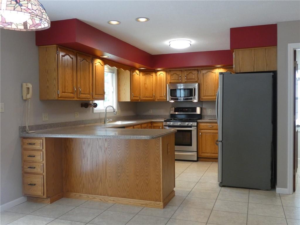 606 Victory Road Pittsburgh, PA 15237 - Photo 5 of 27 Gallery Image 5