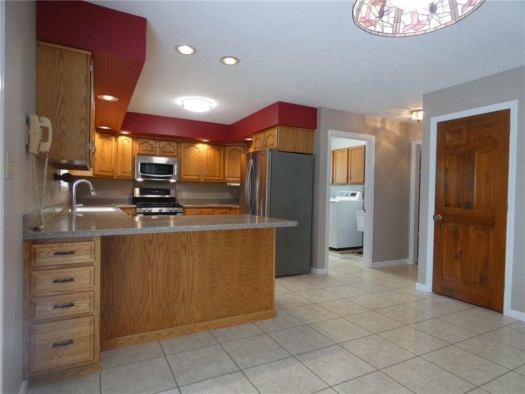606 Victory Road Pittsburgh, PA 15237 - Photo 6 of 27 Gallery Image 6
