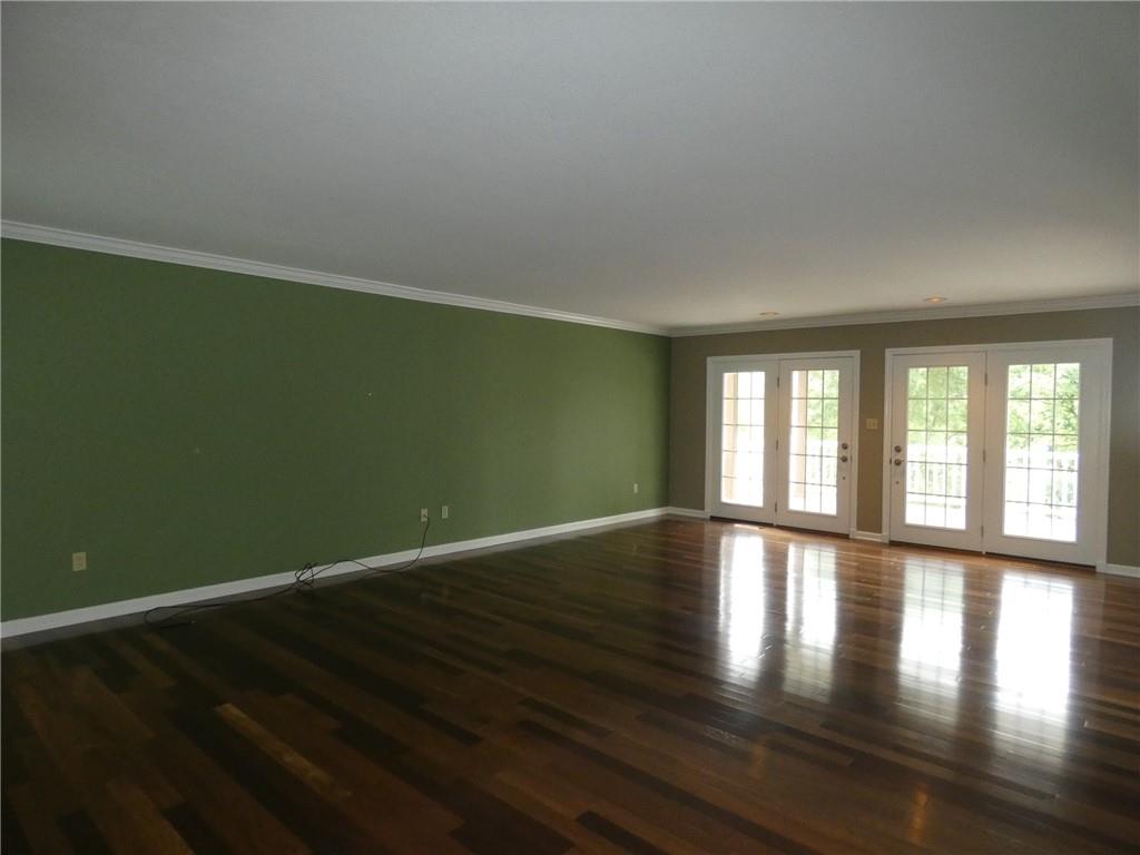 606 Victory Road Pittsburgh, PA 15237 - Photo 10 of 27 Gallery Image 10