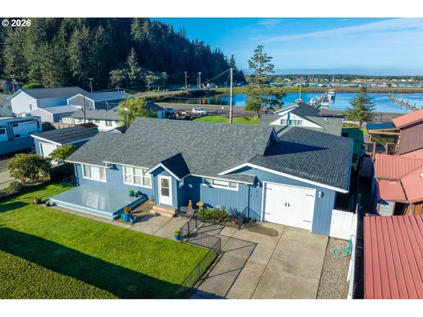 $599,000 | 815 Broadway Avenue, Winchester Bay, OR 97467