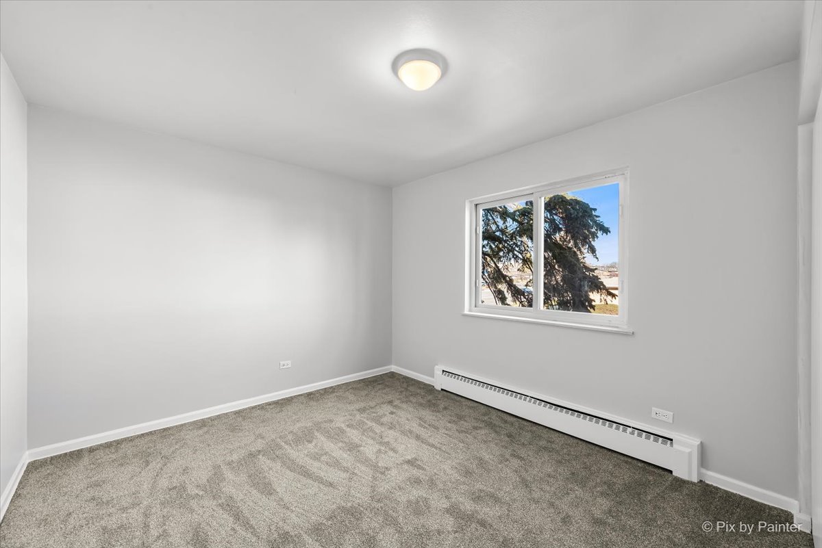 681 Elmhurst Road, Unit E Mount Prospect, IL 60056 - Photo 13 of 20 an empty room with windows