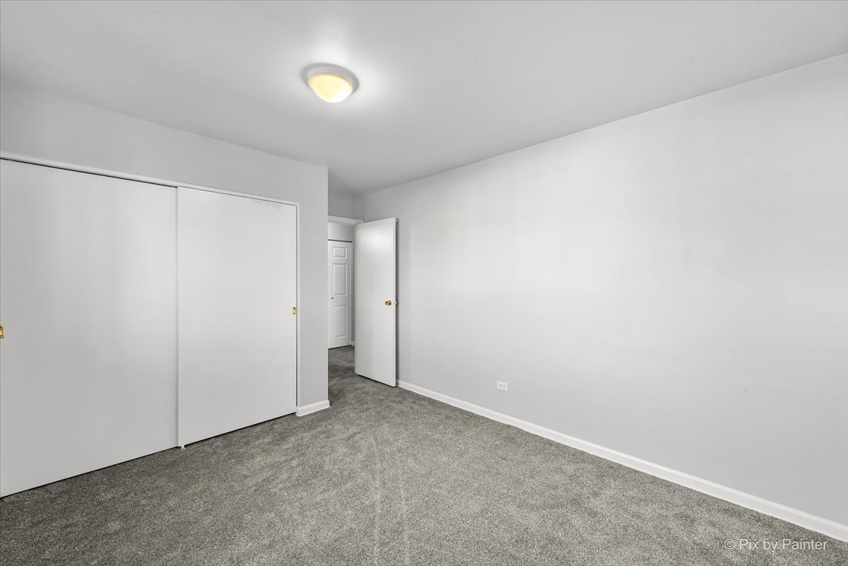 681 Elmhurst Road, Unit E Mount Prospect, IL 60056 - Photo 14 of 20 a view of an empty room