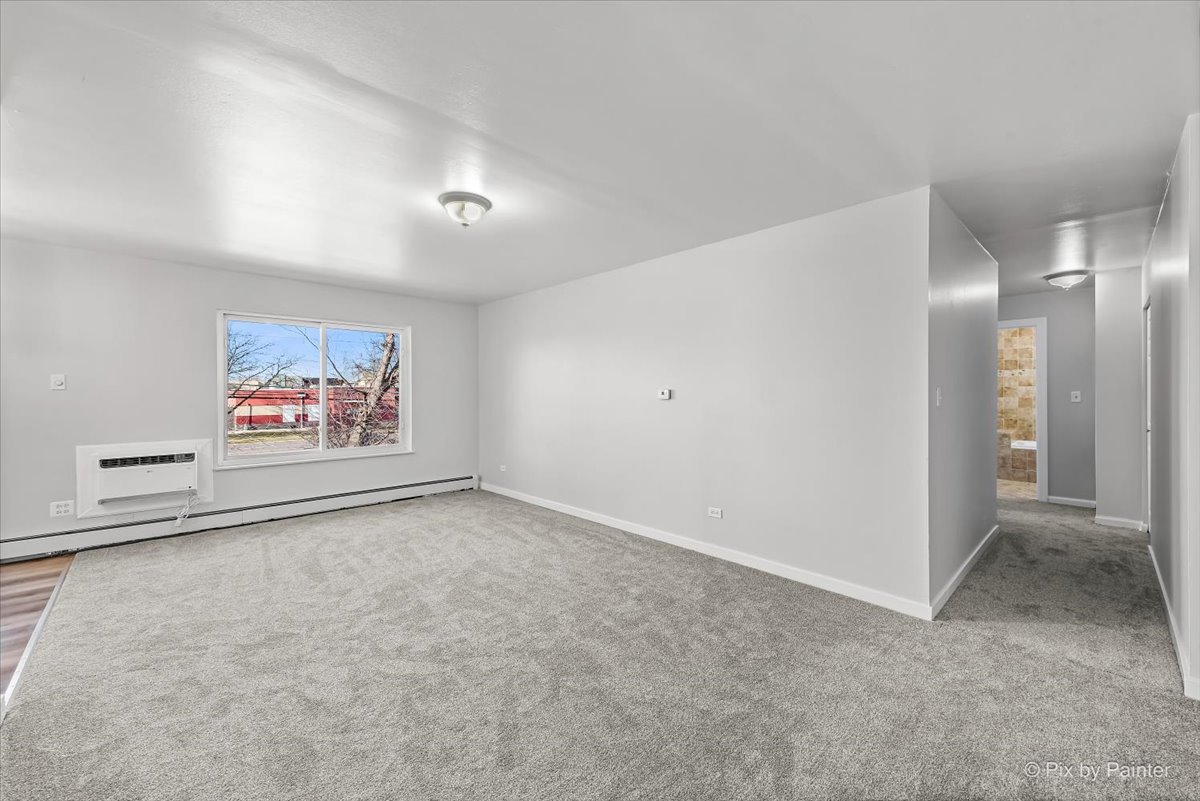 681 Elmhurst Road, Unit E Mount Prospect, IL 60056 - Photo 3 of 20 an empty room with windows
