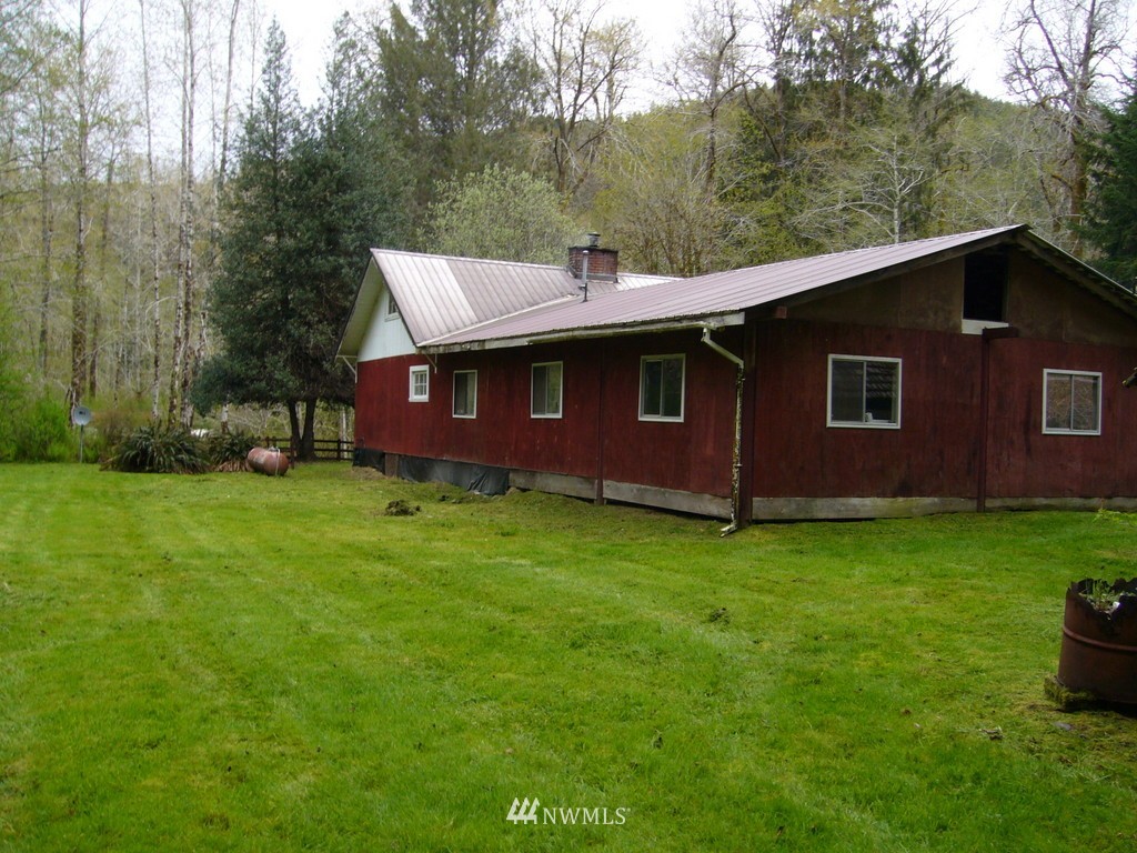 141 Smith Rd Forks Forks, WA 98331 - Photo 3 of 12