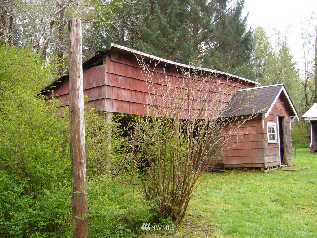 141 Smith Rd Forks Forks, WA 98331 - Photo 4 of 12