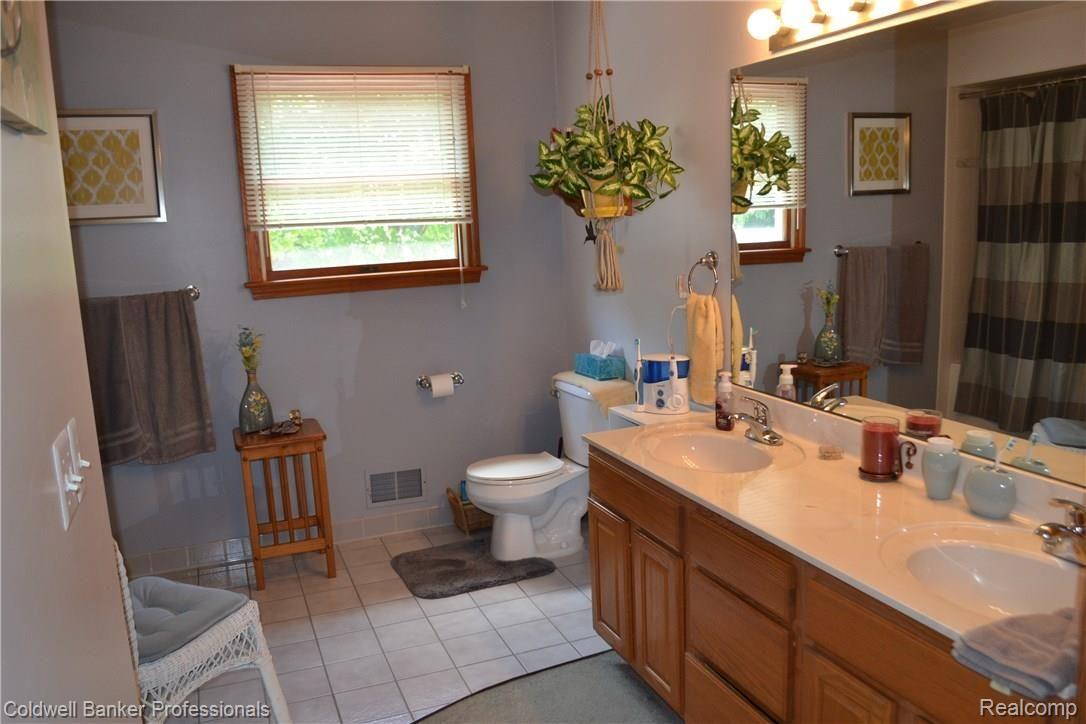 1393 Turrill Road Lapeer, MI 48446 - Photo 14 of 39 002.JPG