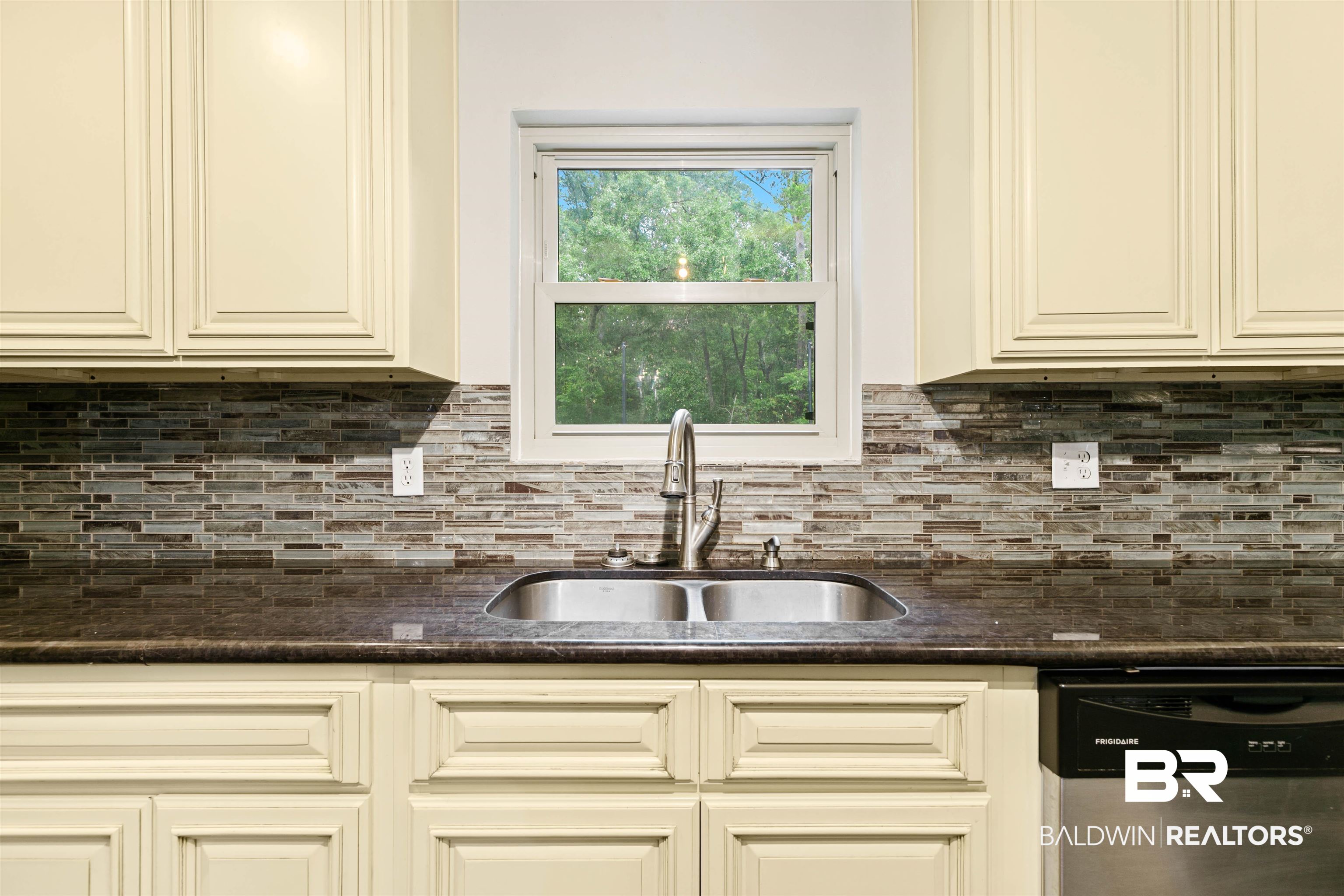2728 Lost River Road Mobile, AL 36605 - Photo 18 of 49