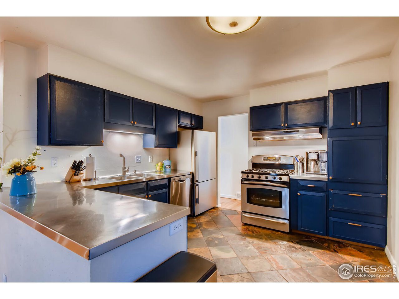 2690 Stephens Road Boulder, CO 80305 - Photo 13 of 38 Kitchen