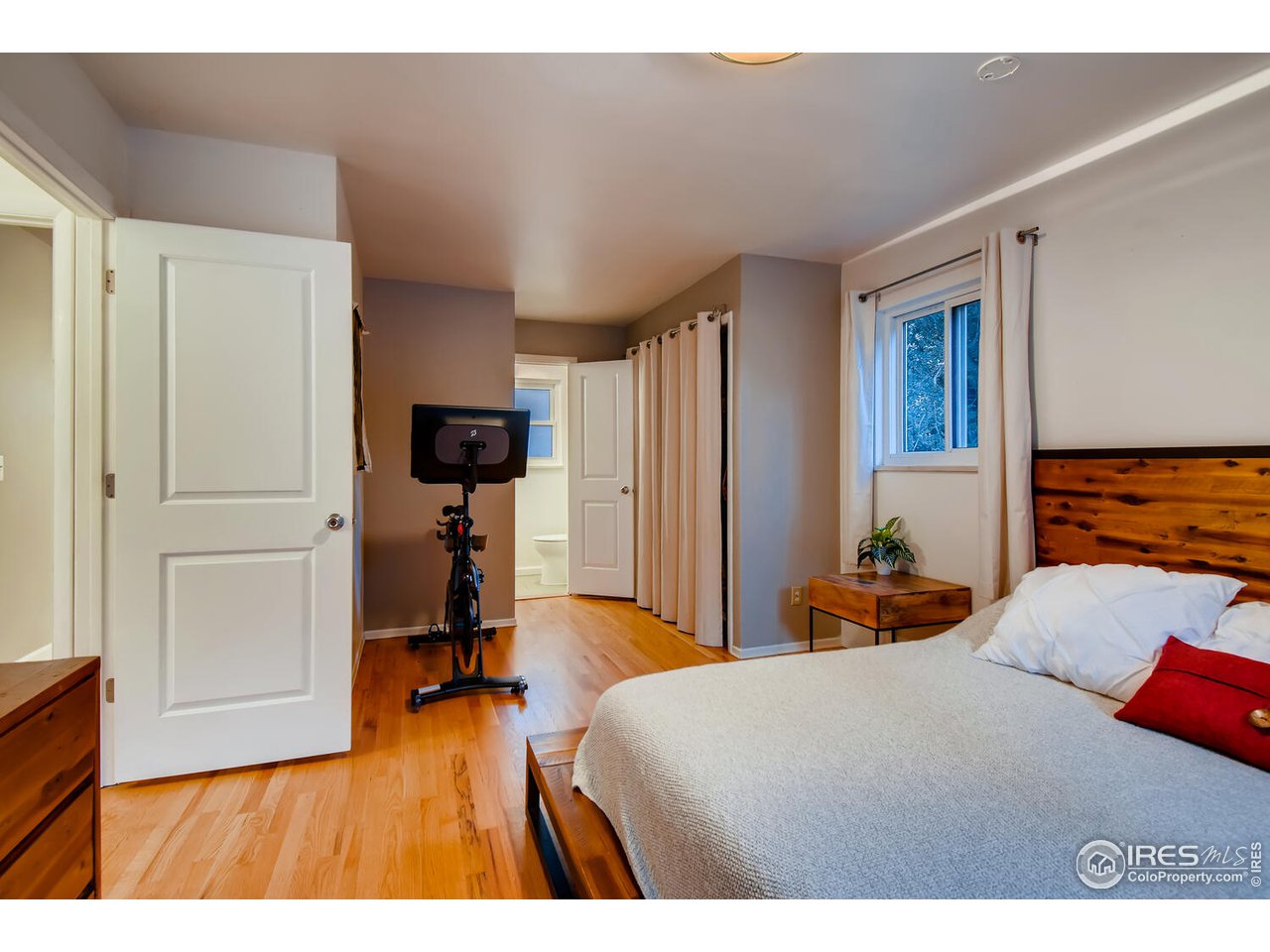 2690 Stephens Road Boulder, CO 80305 - Photo 14 of 38 Primary Bedroom