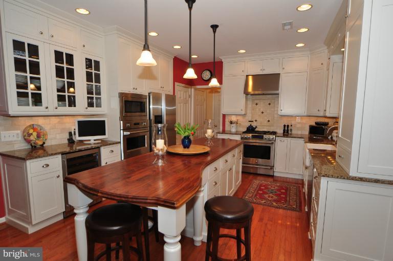 1313 Gatesmeadow Way Reston, VA 20194 - Photo 14 of 29 Kitchen