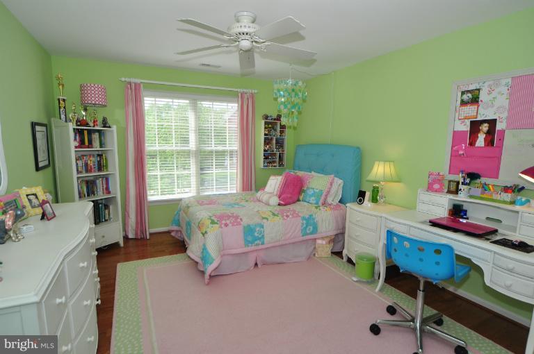 1313 Gatesmeadow Way Reston, VA 20194 - Photo 10 of 29 Bedroom