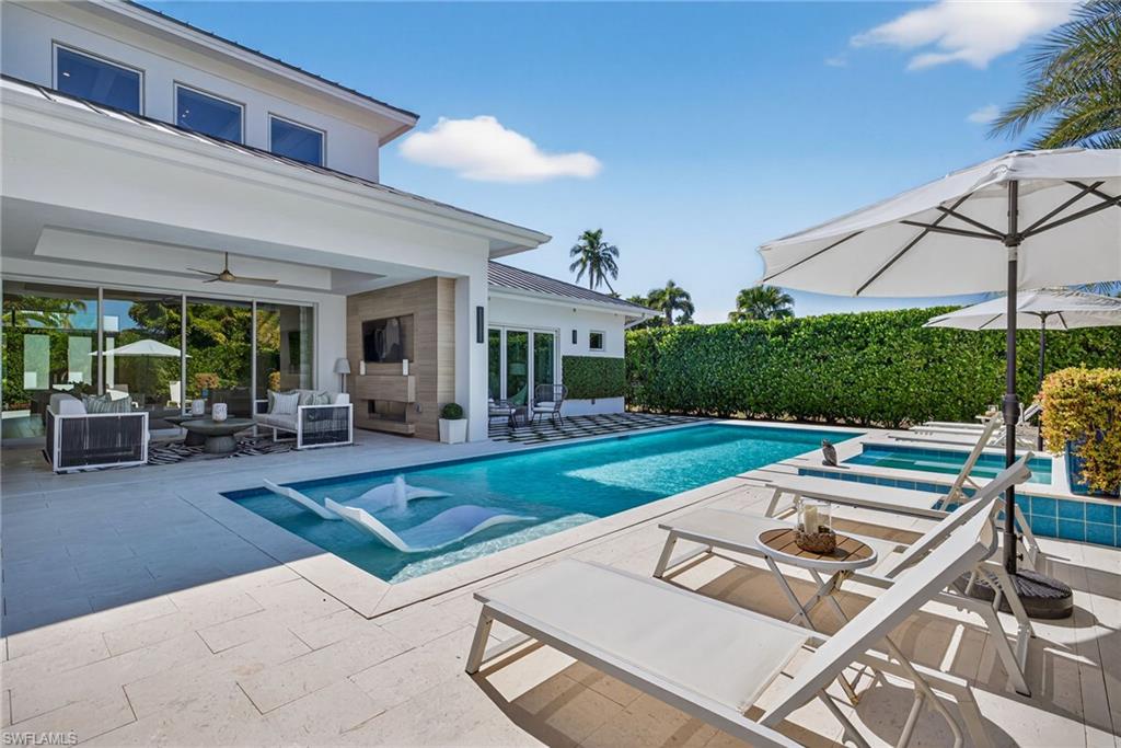 405 7th Avenue North Naples, FL 34102 - Photo 6 of 50