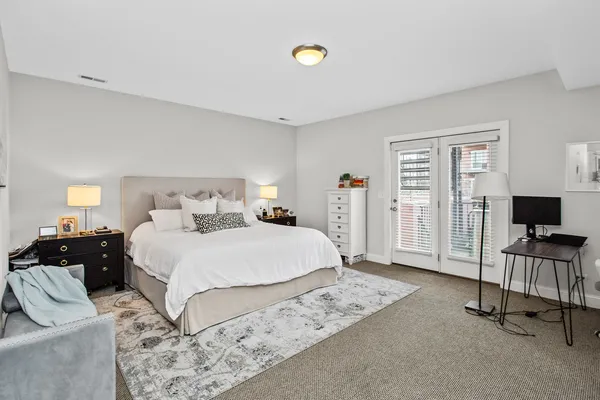 $4,400 | 3928 North Greenview Avenue, Unit 2, Chicago, IL 60613