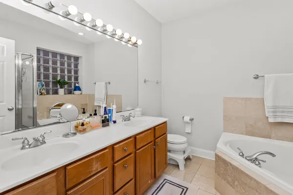 $4,400 | 3928 North Greenview Avenue, Unit 2, Chicago, IL 60613