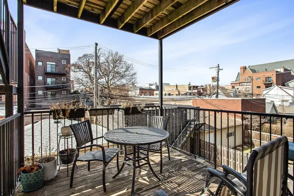 $4,400 | 3928 North Greenview Avenue, Unit 2, Chicago, IL 60613