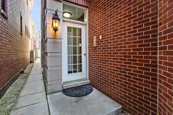 $4,400 | 3928 North Greenview Avenue, Unit 2, Chicago, IL 60613
