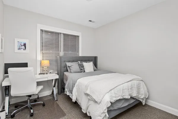 $4,400 | 3928 North Greenview Avenue, Unit 2, Chicago, IL 60613