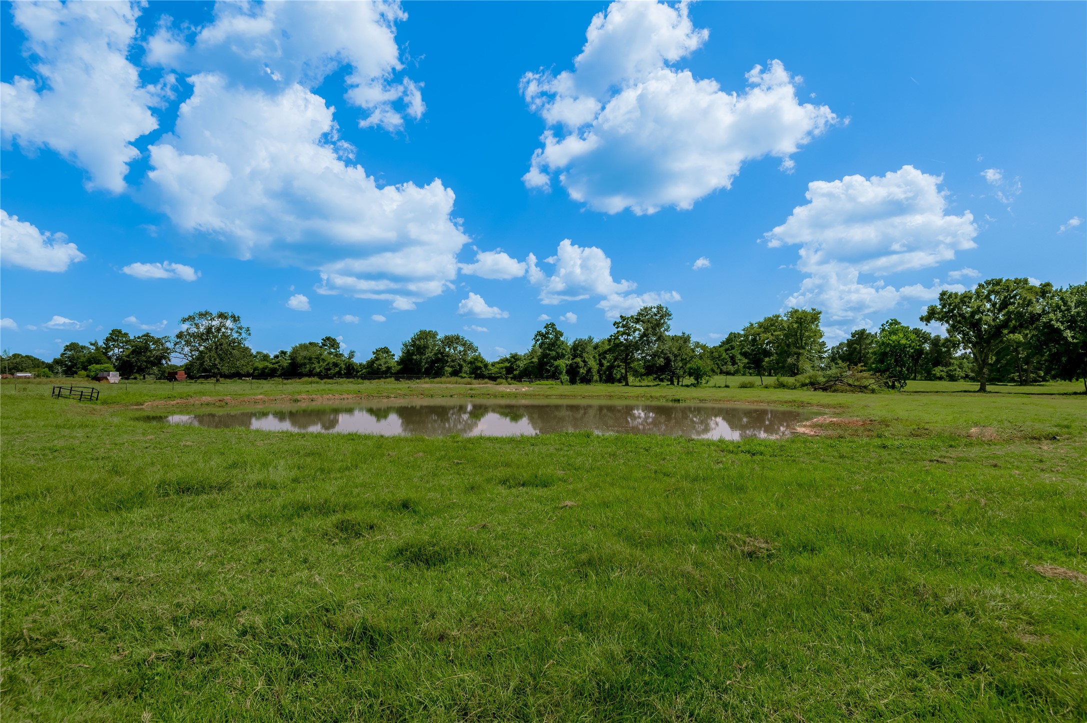 998 East 1st Street Groveton, TX 75845 - Photo 17 of 25 a view of a lake and houses in the back