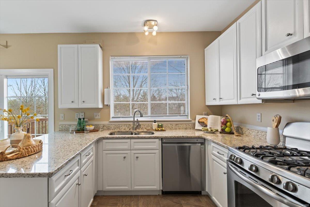 419 Leicester Square Court Ballwin, MO 63021 - Photo 11 of 64