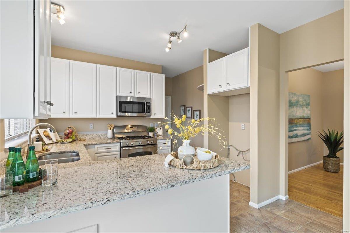 419 Leicester Square Court Ballwin, MO 63021 - Photo 10 of 64