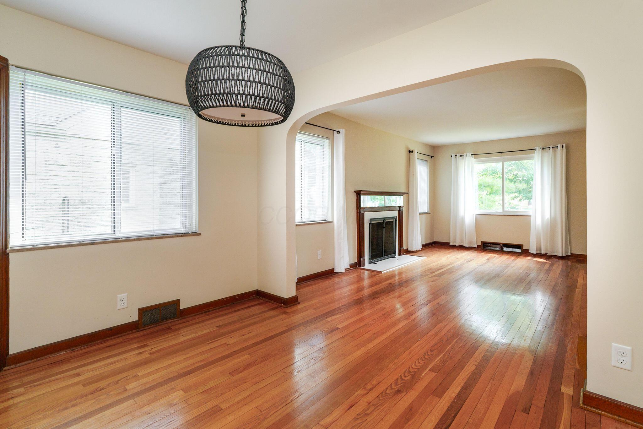 908 Vernon Road Columbus, OH 43209 - Photo 9 of 36 Dining Room
