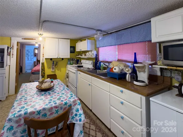 $85,000 | 3059 Highway 261, Bakersville, NC 28705