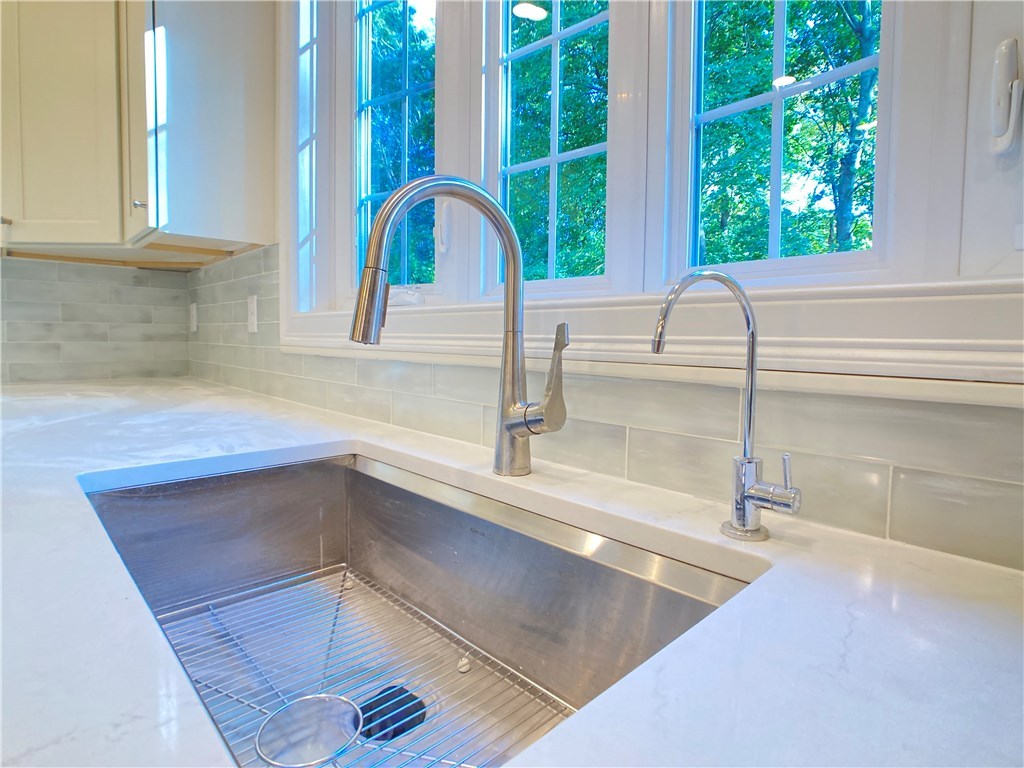 640 County Road Barrington, RI 02806 - Photo 13 of 31 Gallery Image 13