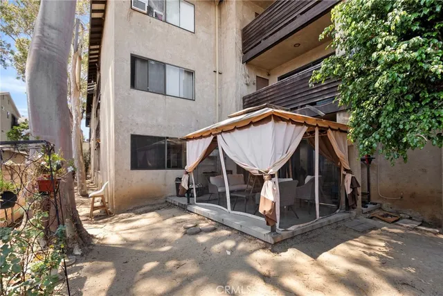a car parked in front of a building
