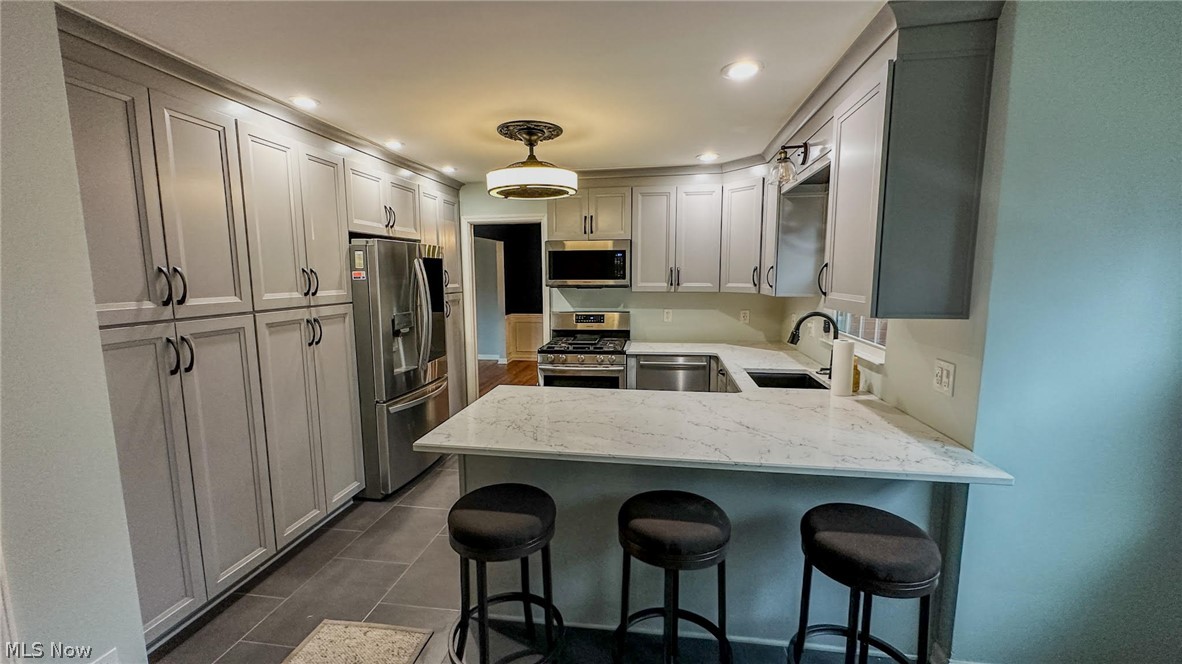 426 Dorchester Road Akron, OH 44320 - Photo 6 of 20 Breakfast Bar