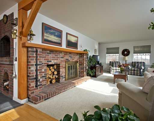 106 Dodge Mountain Road Rockland, ME 04841 - Photo 17 of 25 Living Room.